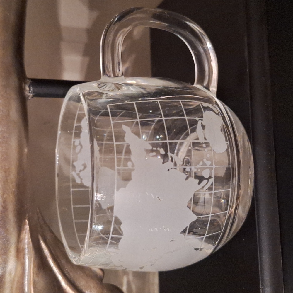 2 Nestle vtg world map cups